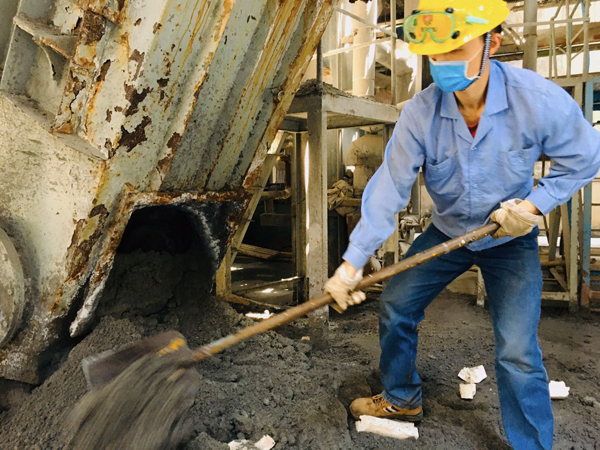 1588373983992472.jpeg 1號鍋爐撈渣機清理.jpg