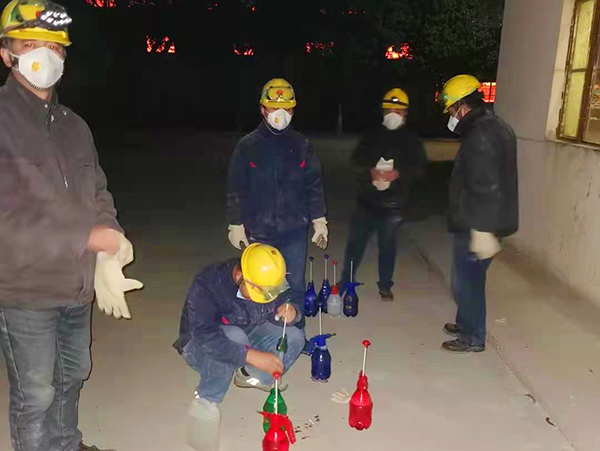 1607592554130059.jpeg 夜晚剛剛查漏完畢的空分操作人員.jpg