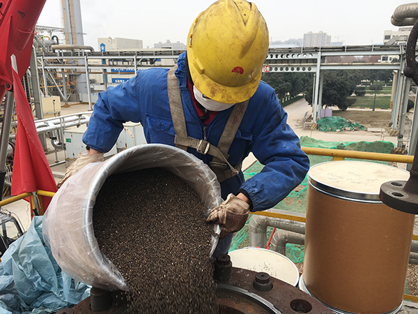 1608076017250979.jpeg 尿素裝置脫氫系統催化劑回裝順利完工.jpg