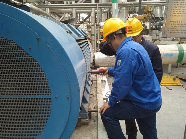 1714098018253382.jpeg 技術(shù)員深入現(xiàn)場(chǎng)研判檢修過(guò)程中可能出現(xiàn)的各種情況.jpg