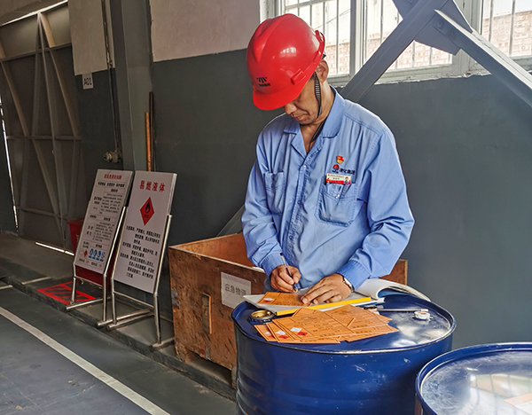 1716791781875468.jpeg 采供部黨支部黨員先鋒崗人員正在作業.jpg