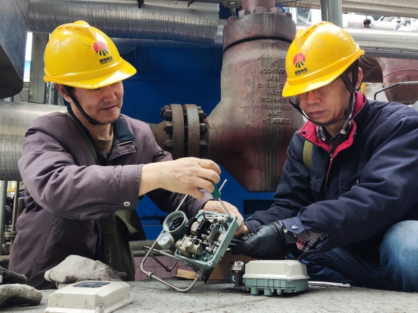 111741650883283311.jpg 對定位器做詳細檢查.jpg