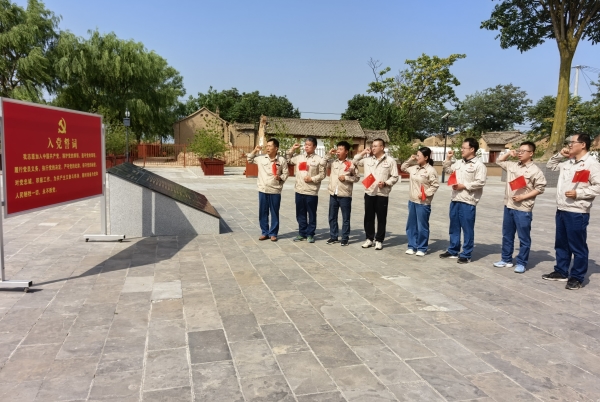 7.16 聯(lián)合黨支部開展“傳承紅色基因 踐行八項(xiàng)規(guī)定精神”主題黨日活動(dòng) 附圖1.jpg