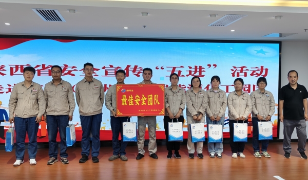 獲獎(jiǎng)?wù)掌?jpg