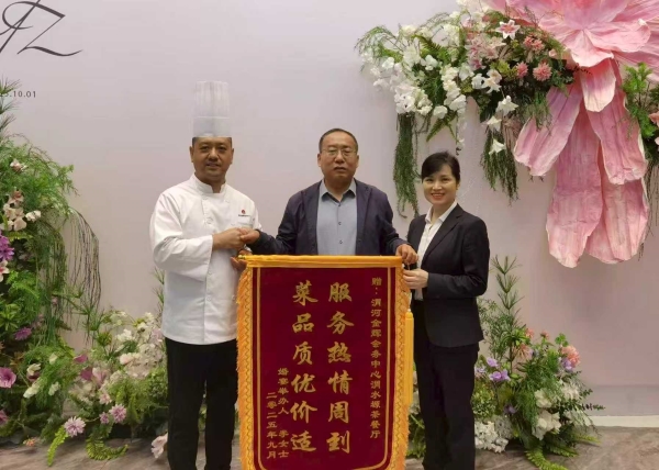 091759992958110621.jpg 國慶堅守優服務 金秋盛宴贏贊譽(圖片2).jpg