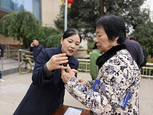 311761872949425785.jpg “社保服務進萬家”活動現場.jpg